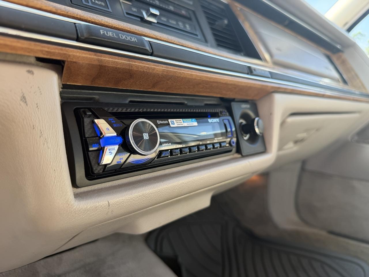 Lincoln Town Car Signature 1991