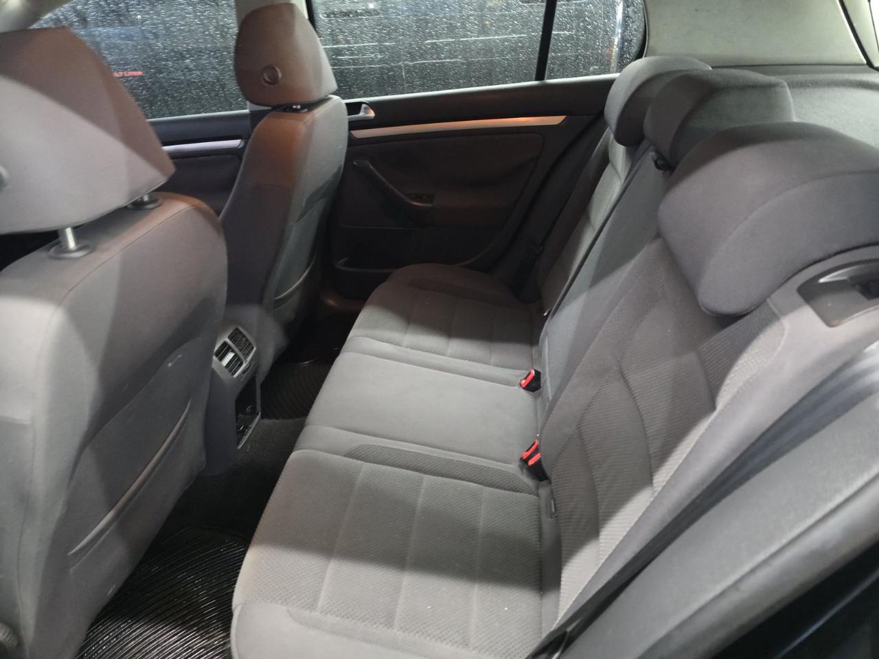 Volkswagen Rabbit 4-Door S 2008