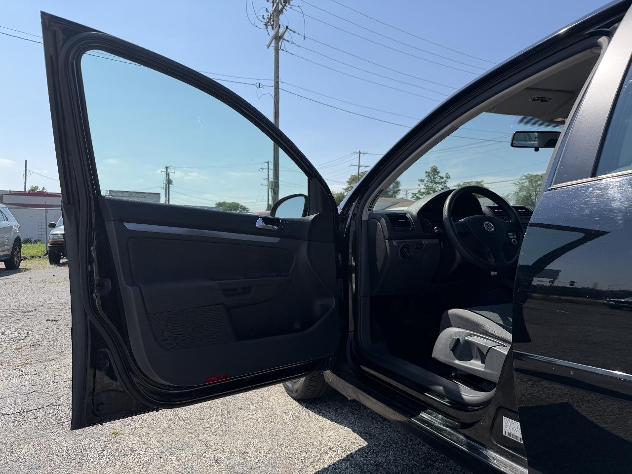 Volkswagen Rabbit 4-Door S 2008