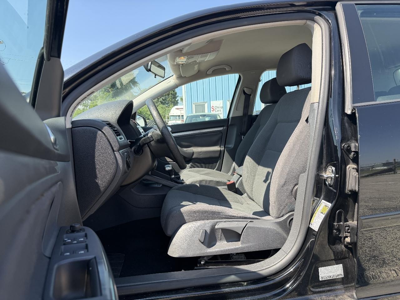 Volkswagen Rabbit 4-Door S 2008