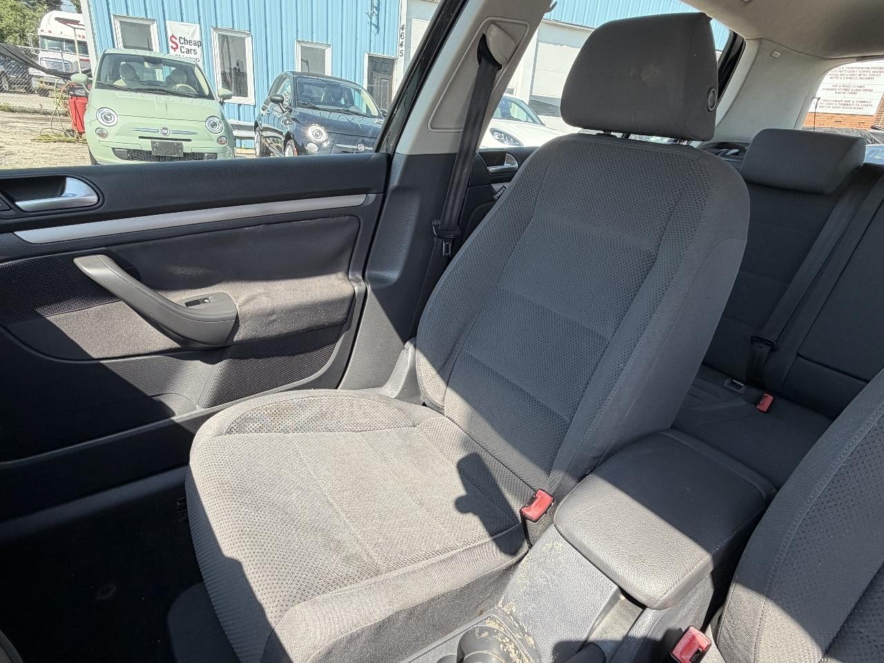 Volkswagen Rabbit 4-Door S 2008