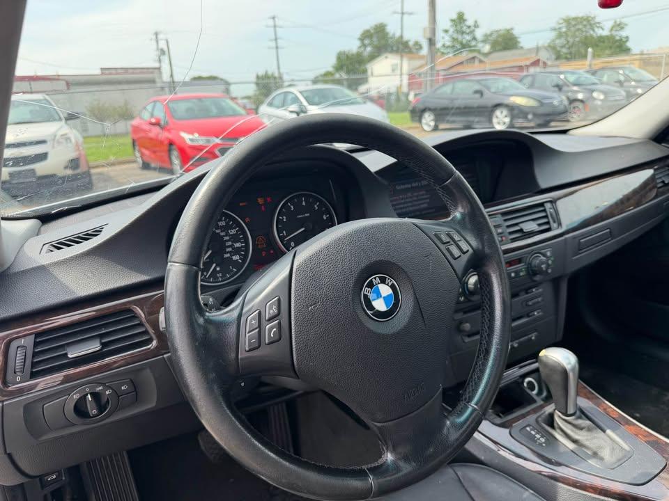 BMW 3-Series 330xi Sedan 2006