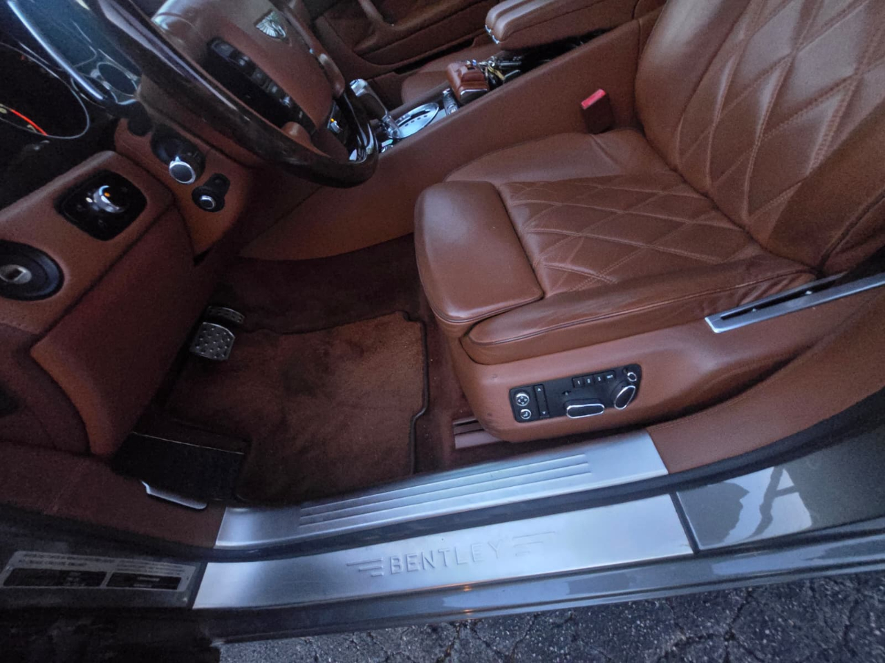 Bentley Continental Flying Spur Sedan 2011 Bentley Continental Flying Spur Sedan 2011