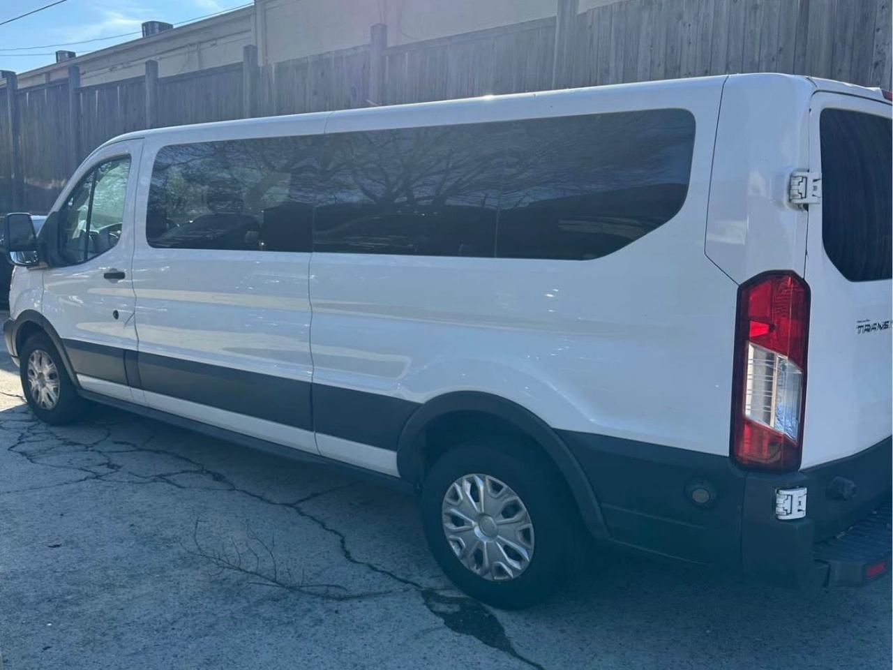 Ford Transit 350 Wagon Low Roof XL w/Sliding Pass. 148-in. WB 2018