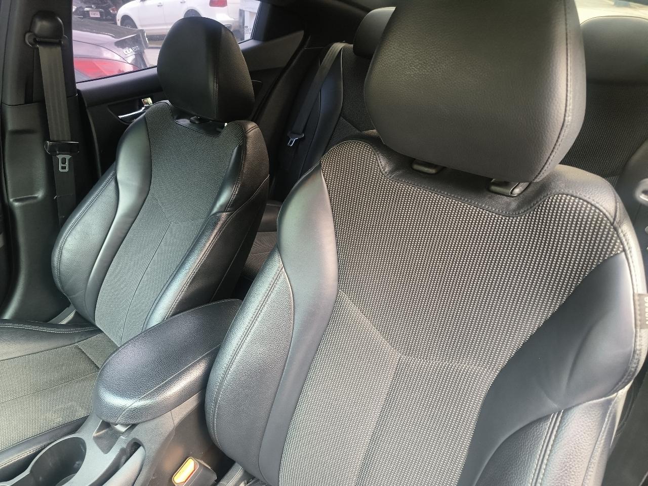 Hyundai Veloster Base 6MT 2016