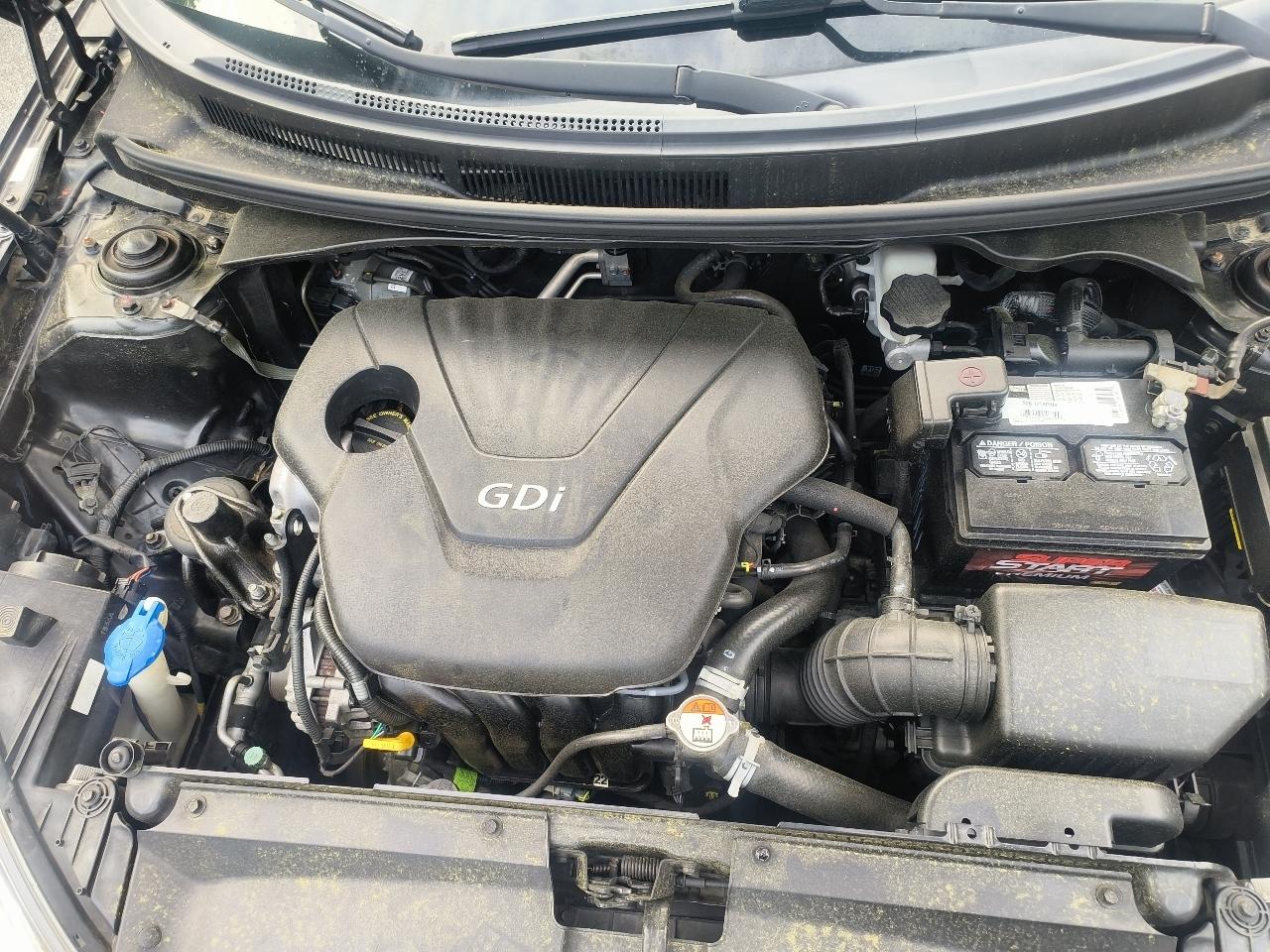 Hyundai Veloster Base 6MT 2016