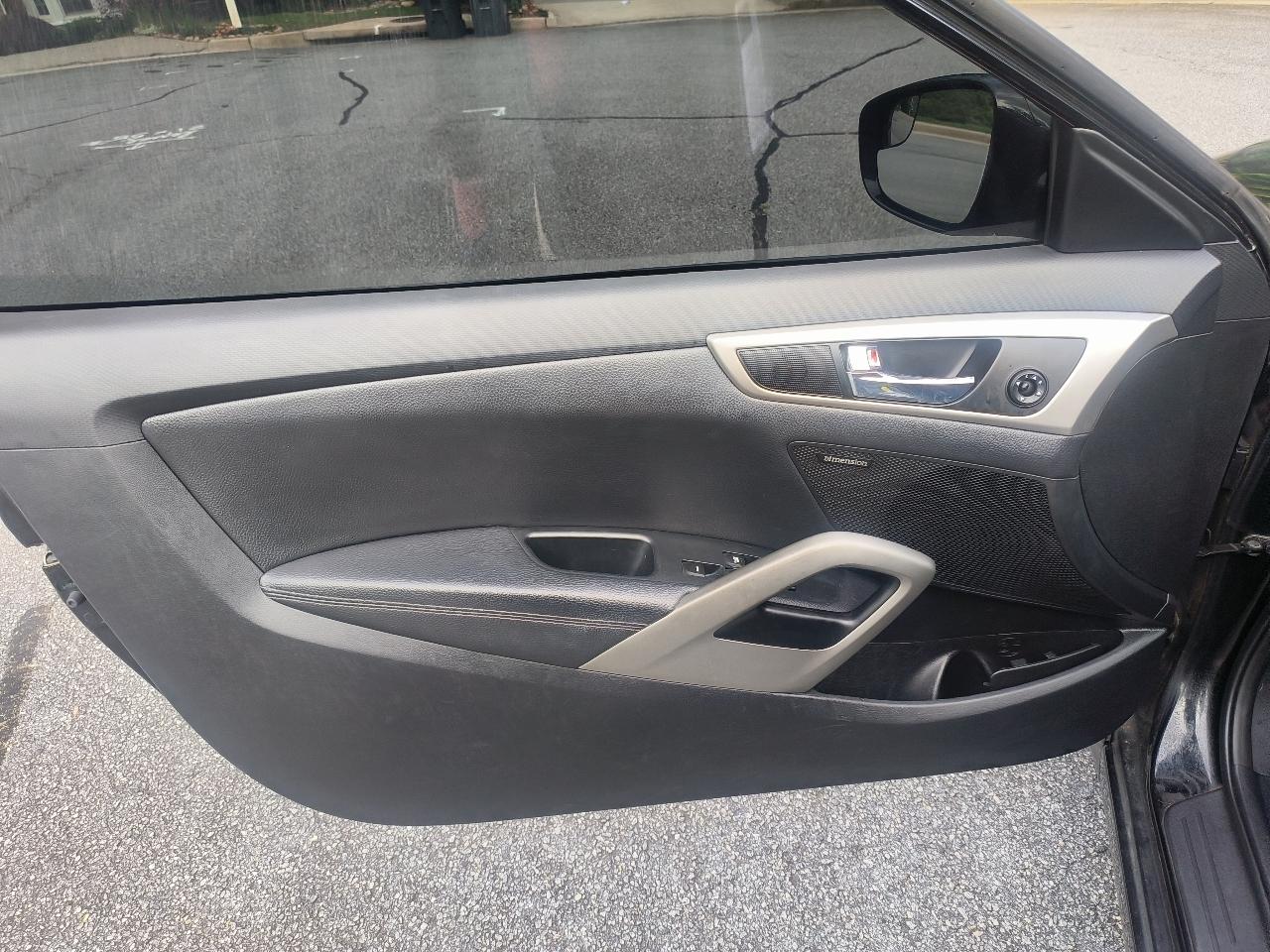 Hyundai Veloster Base 6MT 2016