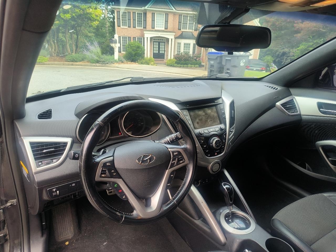 Hyundai Veloster Base 6MT 2016