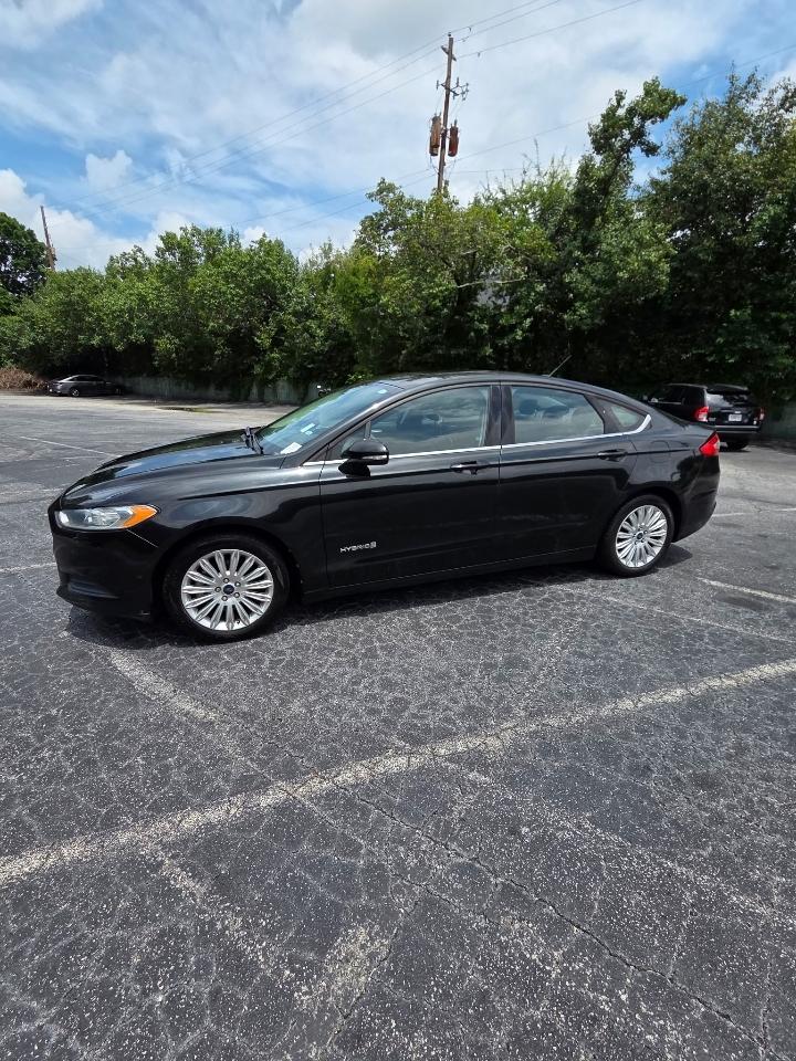 Ford Fusion Hybrid SE 2013