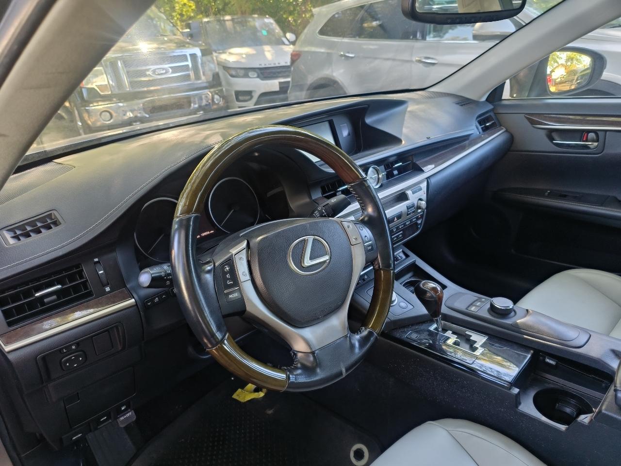 Lexus ES 350 Sedan 2013