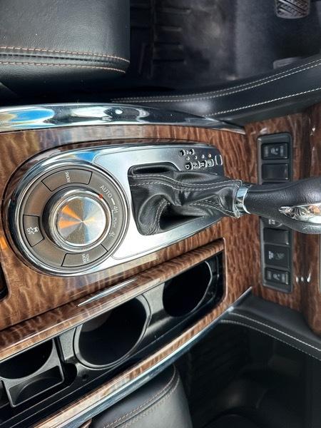 Nissan Armada Platinum AWD 2017