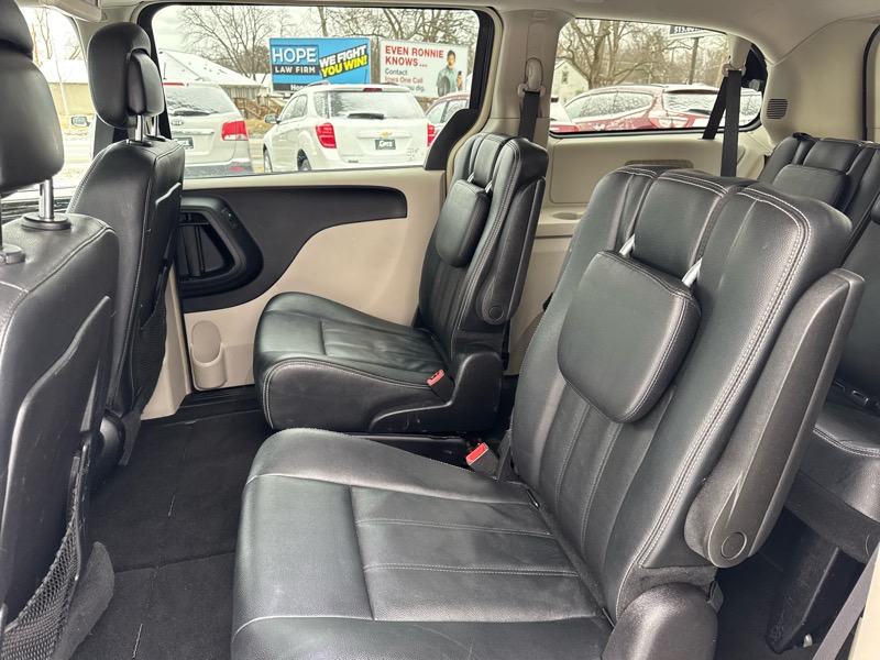 Chrysler Town & Country Touring 2016