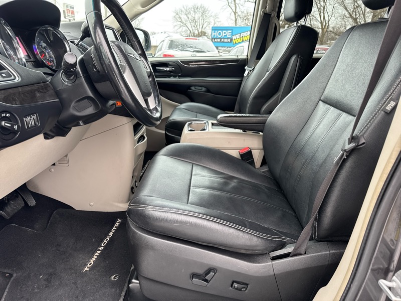 Chrysler Town & Country Touring 2016