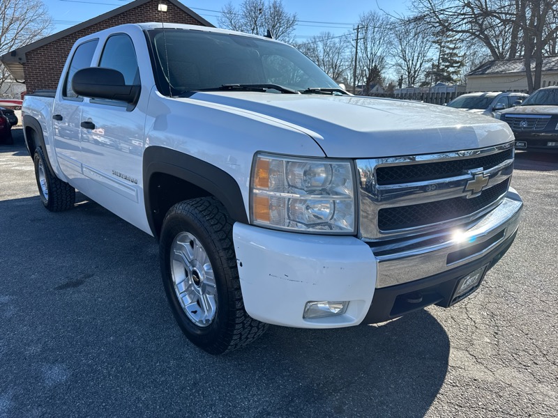 Chevrolet Silverado 1500 1LT Crew Cab 4WD 2011
