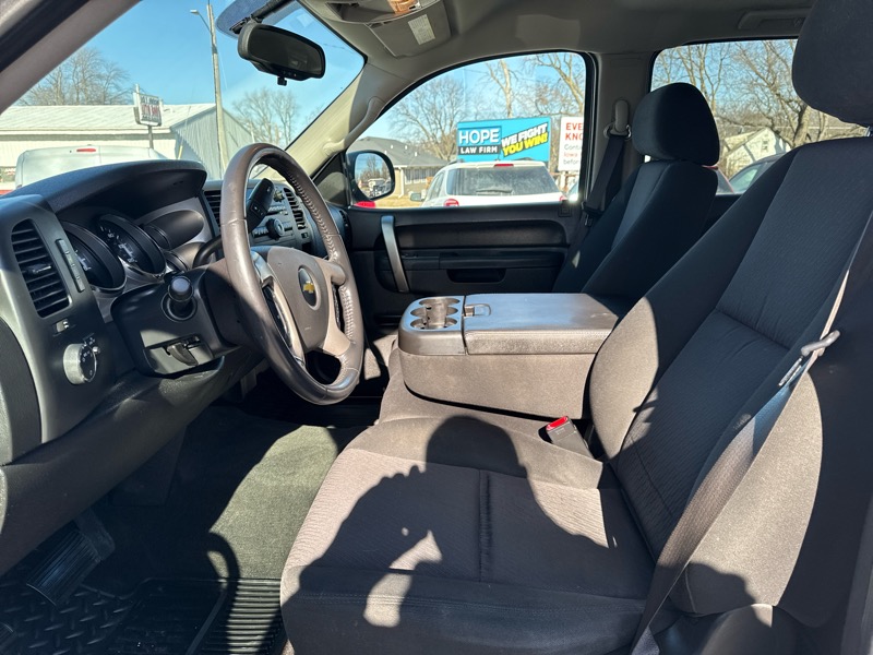 Chevrolet Silverado 1500 1LT Crew Cab 4WD 2011