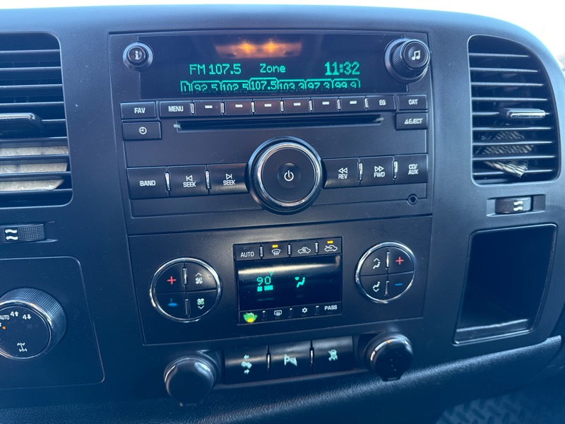 Chevrolet Silverado 1500 1LT Crew Cab 4WD 2011