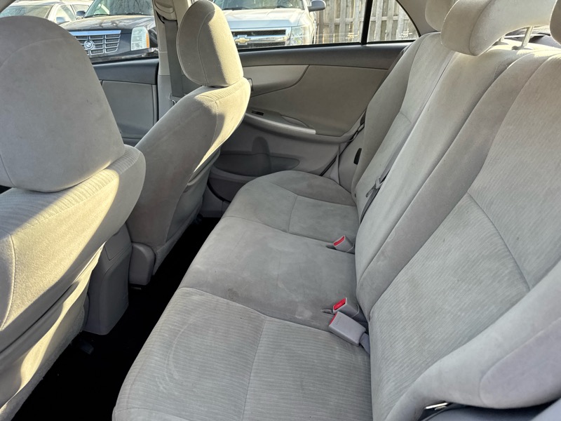 Toyota Corolla 4dr Sdn LE Auto 2010