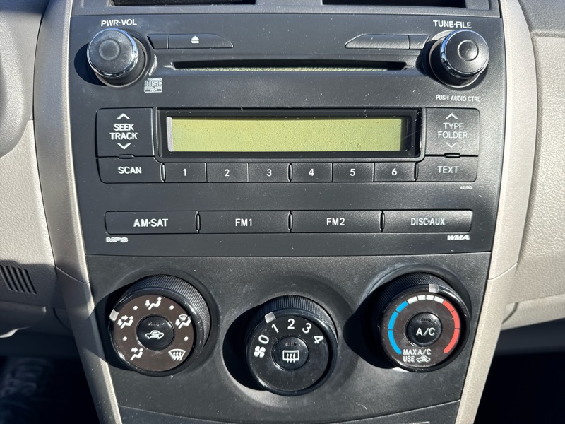 Toyota Corolla 4dr Sdn LE Auto 2010