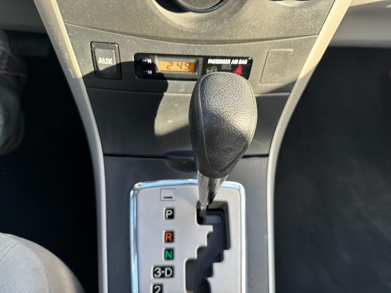 Toyota Corolla 4dr Sdn LE Auto 2010