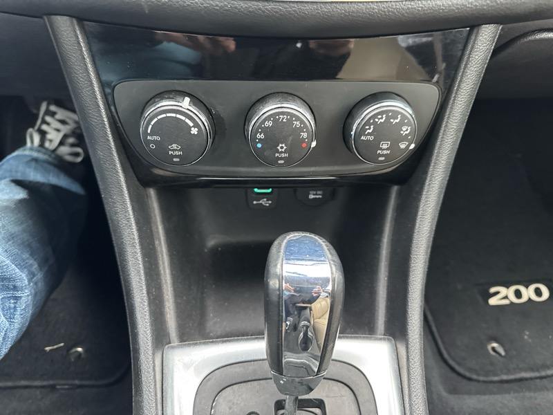 Chrysler 200 Limited 2012