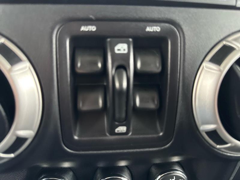 Jeep Wrangler Unlimited Sahara 4WD 2017