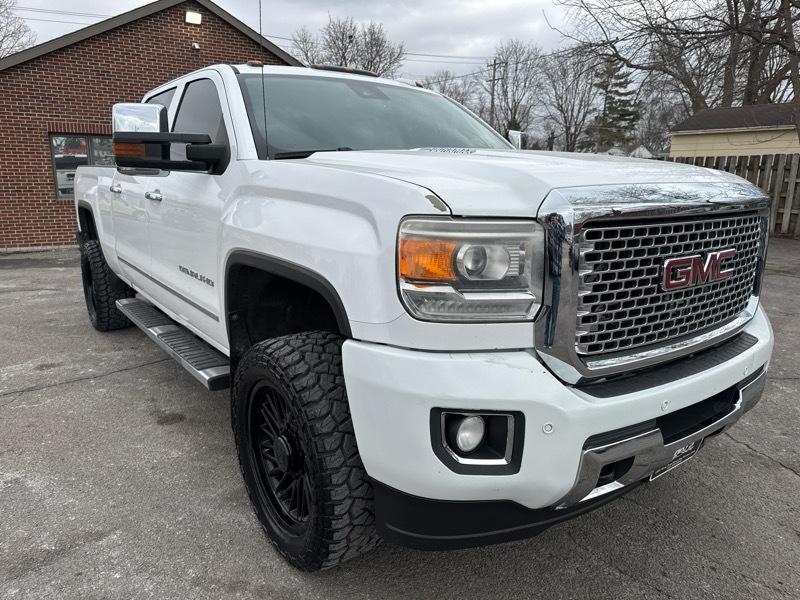 GMC Sierra 2500HD Denali Crew Cab 4WD 2015