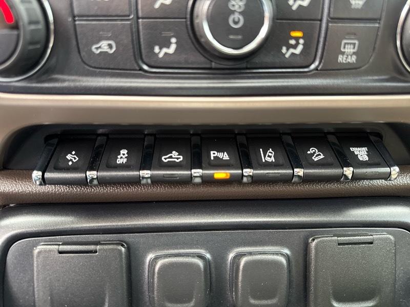 GMC Sierra 2500HD Denali Crew Cab 4WD 2015