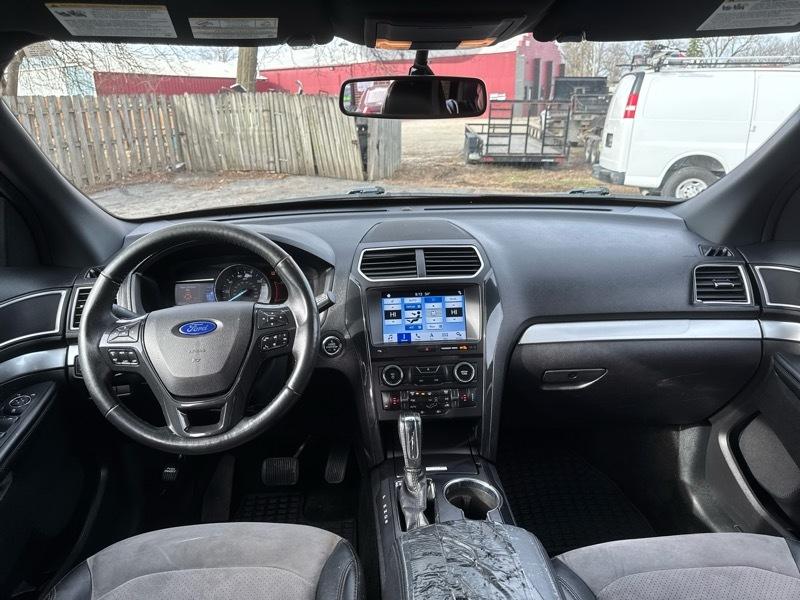 Ford Explorer 4dr 114" WB 4.0L Limited 2017