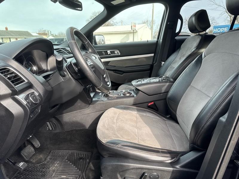 Ford Explorer 4dr 114" WB 4.0L Limited 2017