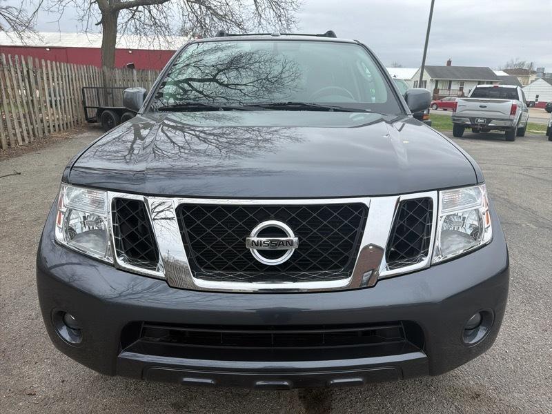 Nissan Pathfinder LE 4WD 2010