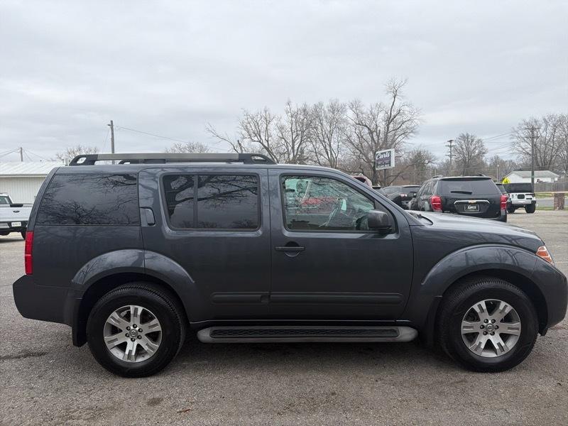 Nissan Pathfinder LE 4WD 2010