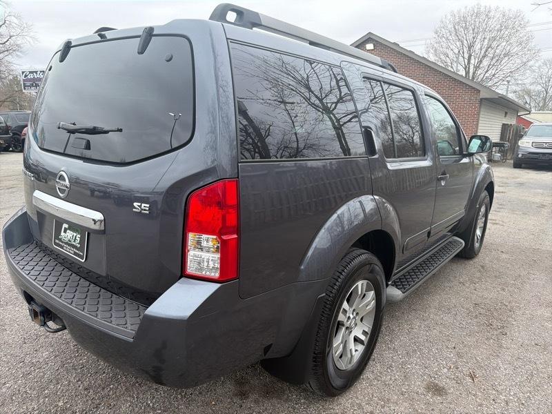 Nissan Pathfinder LE 4WD 2010