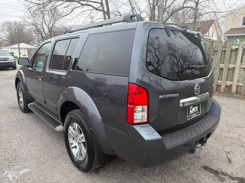 Nissan Pathfinder LE 4WD 2010