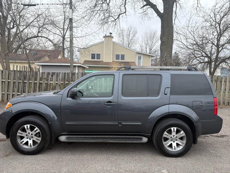 Nissan Pathfinder LE 4WD 2010