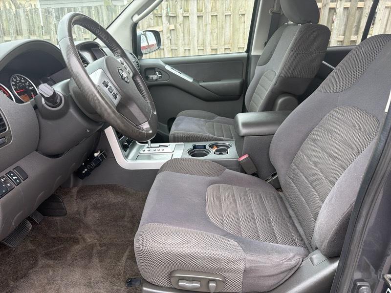 Nissan Pathfinder LE 4WD 2010