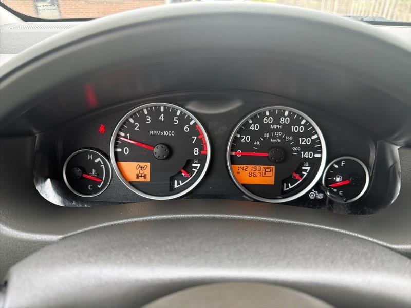 Nissan Pathfinder LE 4WD 2010