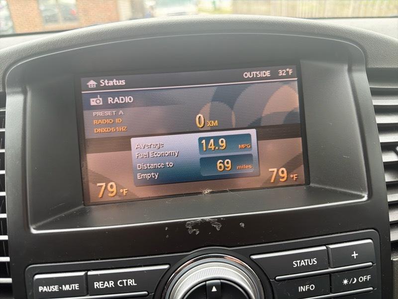 Nissan Pathfinder LE 4WD 2010