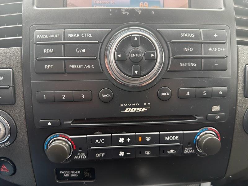 Nissan Pathfinder LE 4WD 2010