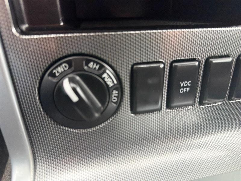 Nissan Pathfinder LE 4WD 2010