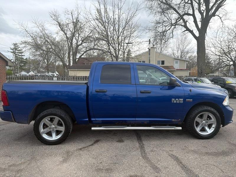 RAM 1500 4WD Crew Cab 140.5" Sport 2014