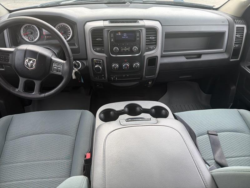 RAM 1500 4WD Crew Cab 140.5" Sport 2014