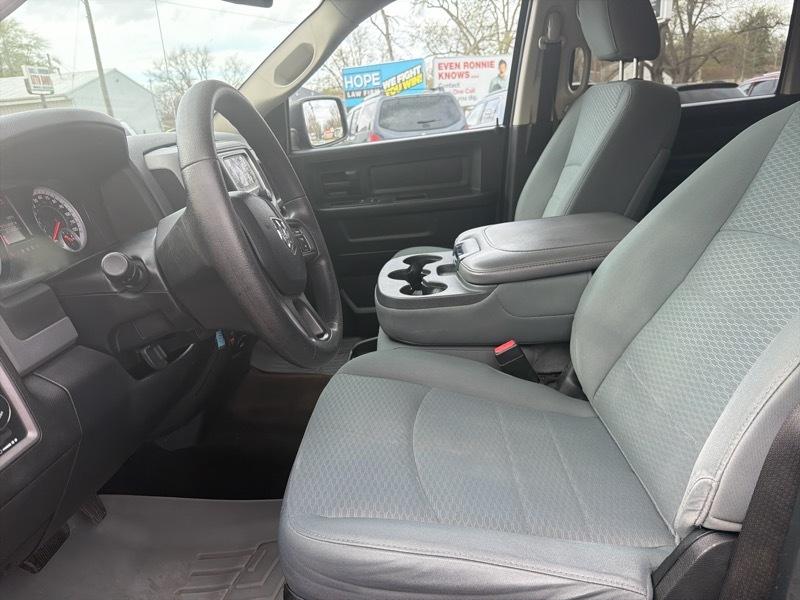 RAM 1500 4WD Crew Cab 140.5" Sport 2014