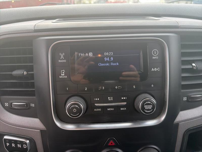 RAM 1500 4WD Crew Cab 140.5" Sport 2014