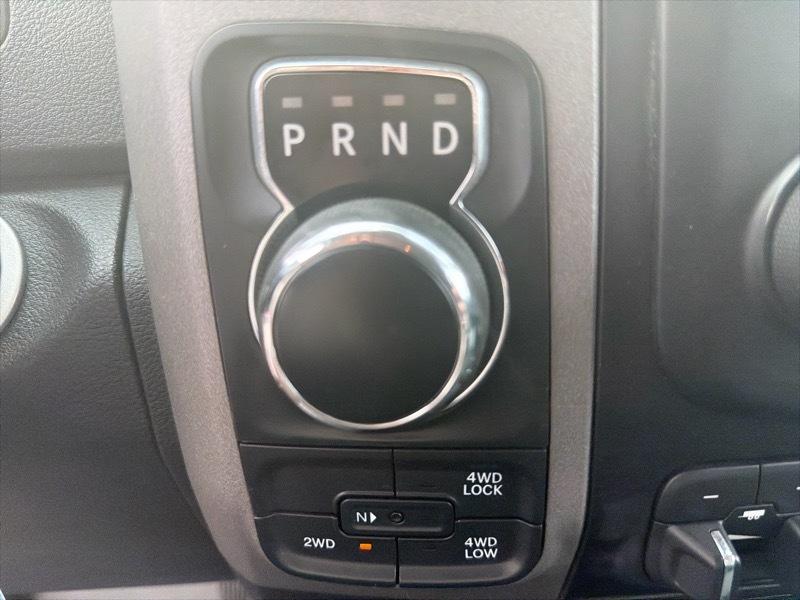 RAM 1500 4WD Crew Cab 140.5" Sport 2014