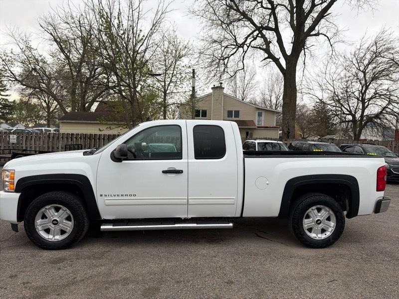 Chevrolet Silverado 1500 4dr Ext Cab 143.5" WB 4WD LS 2009