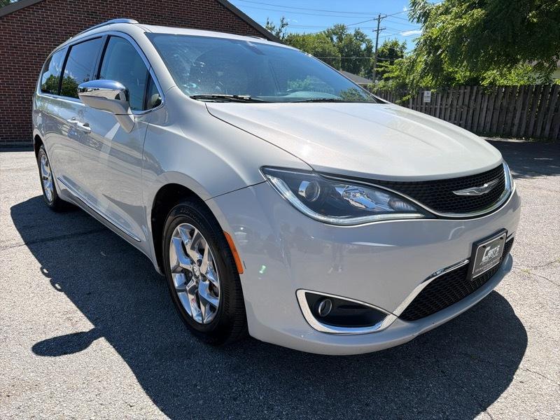 Chrysler Pacifica Limited 2017