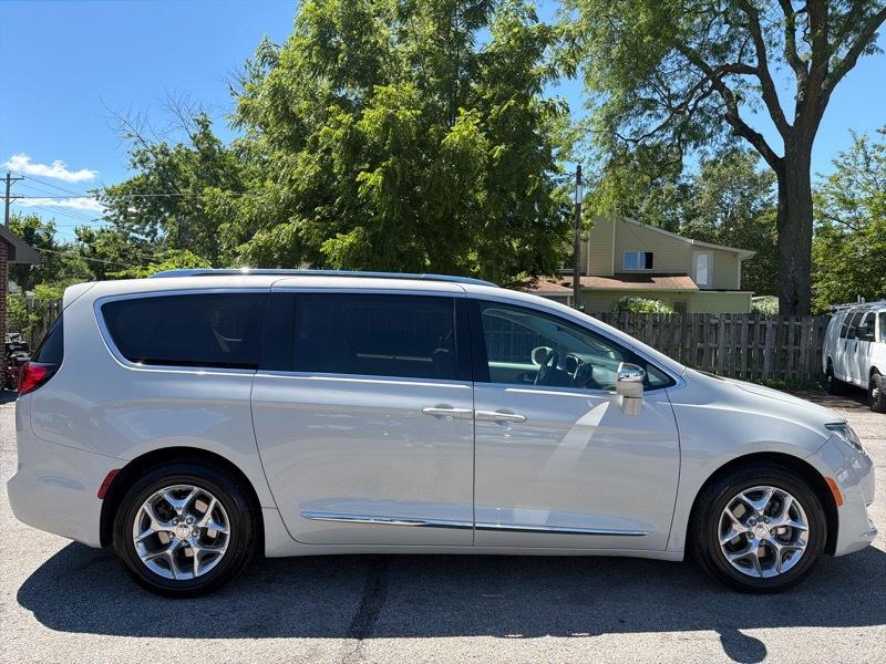 Chrysler Pacifica Limited 2017