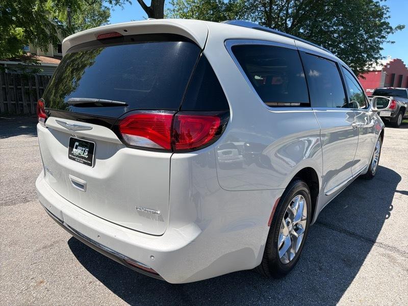 Chrysler Pacifica Limited 2017