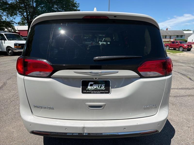 Chrysler Pacifica Limited 2017