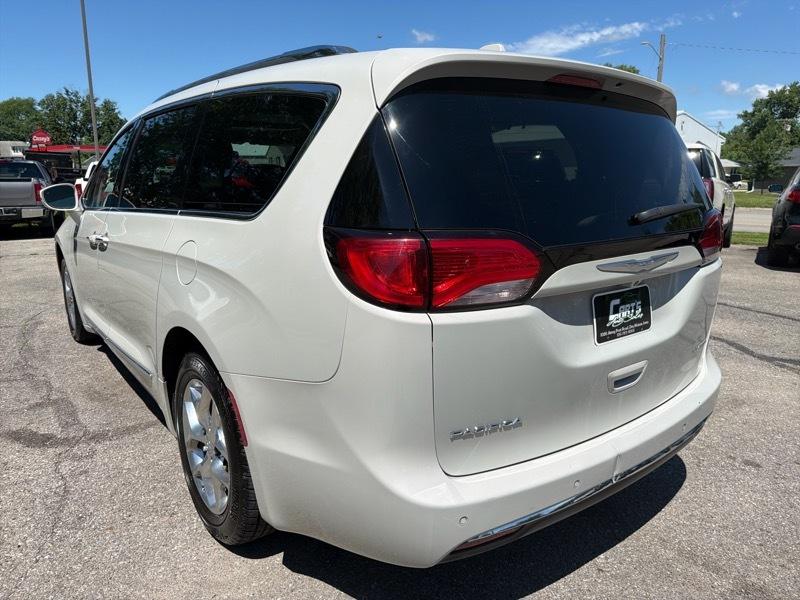Chrysler Pacifica Limited 2017